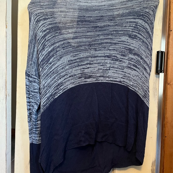 Blue and white zipper accent light weight top. - Picture 5 of 5